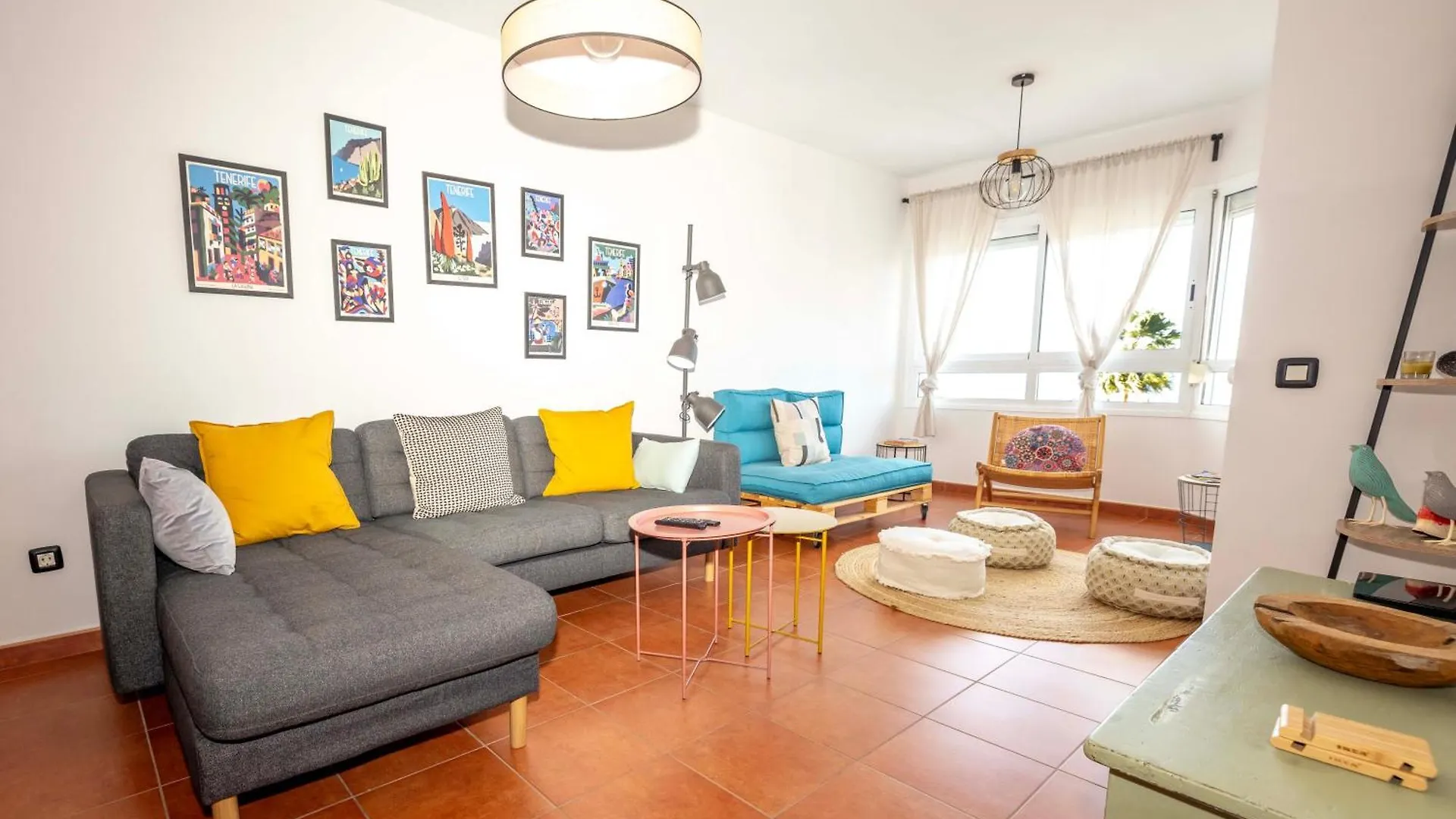 Artistic Beachfront Apartment Radazul 0*,